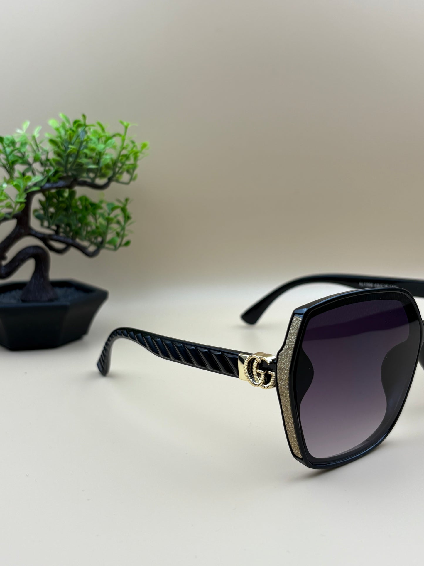 GUCCI SUNGLASSE - DF1061
