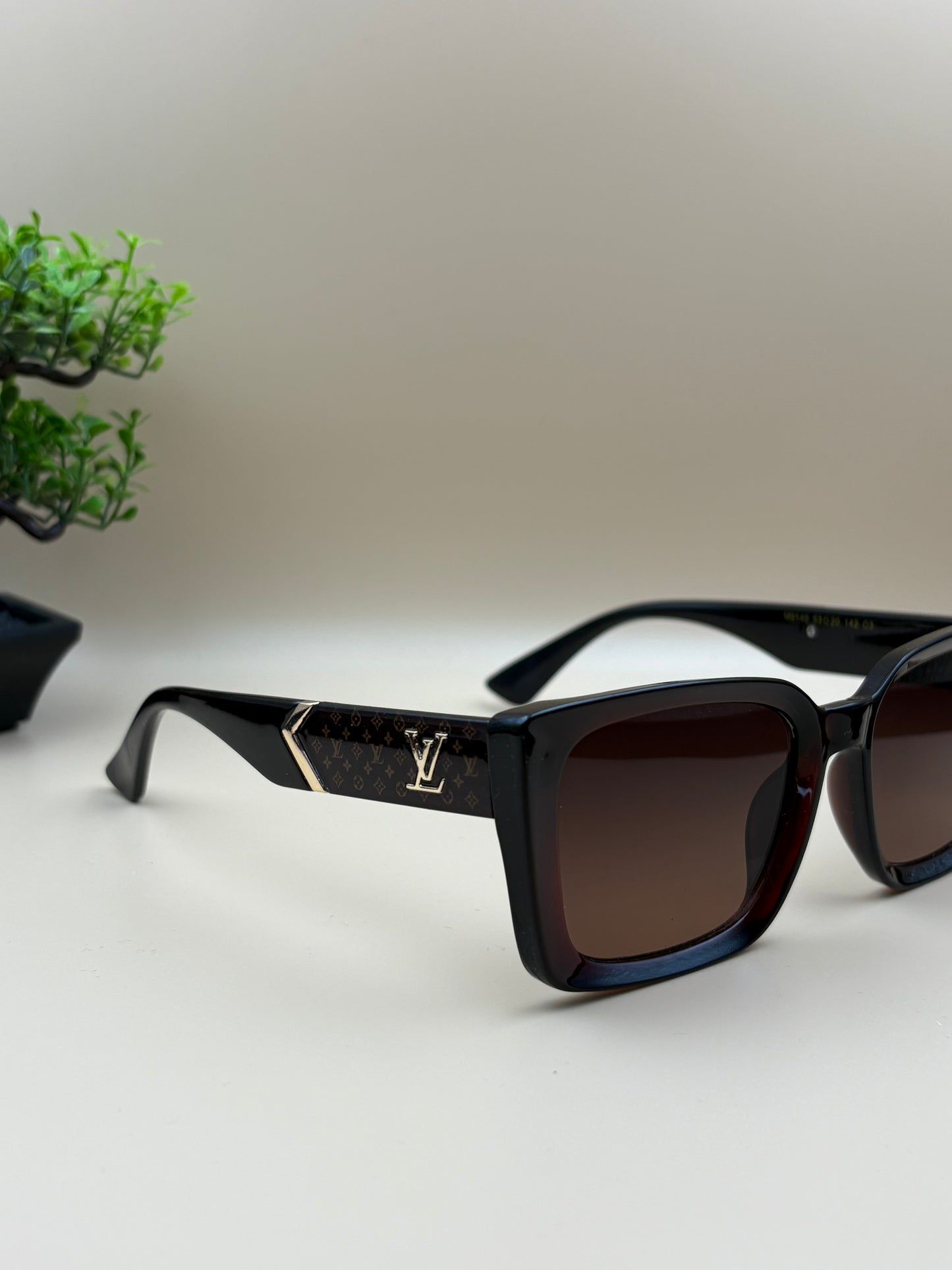 LOUIS VUITTON SUNGLASSE - DF1068